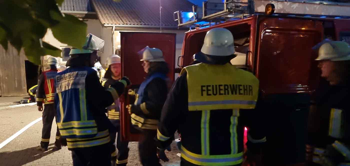 Die Wehrleute der Freiwilligen Feuerwehr Ransweiler waren für die Ausleuchtung der Einsatzstelle und im späteren Verlauf für den Transport der Verletzten aus dem Gefahrenbereich zuständig.