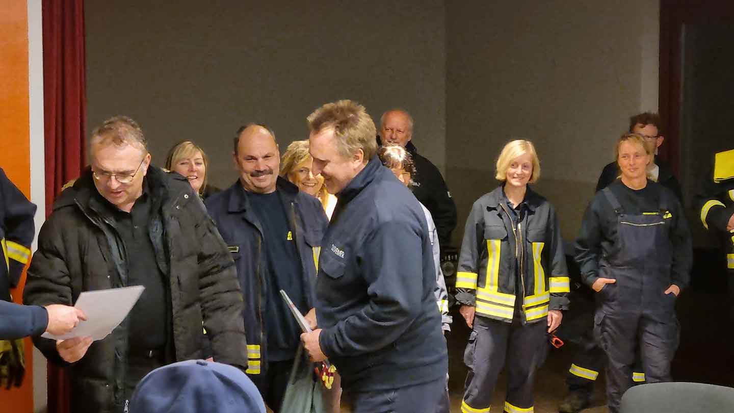 Timo Sundheimer wurde für sein 30-jähriges Engagement in der Feuerwehr Ransweiler geehrt.